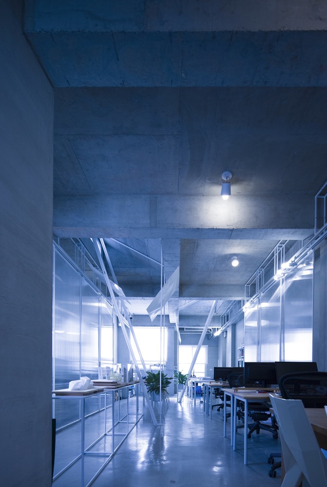 街景蓝白光影画布-舞者之家---酷图编号22