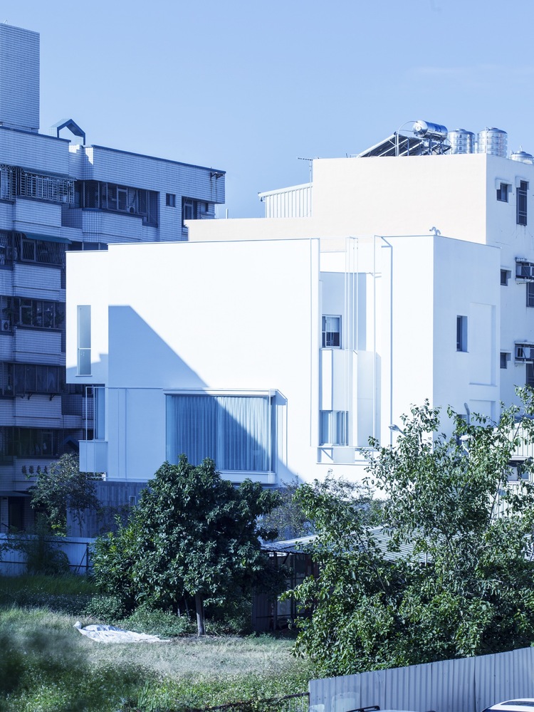 街景蓝白光影画布-舞者之家---酷图编号5