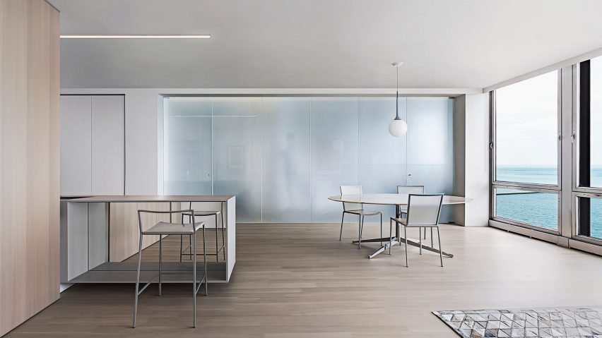 极简主义的湖滨公寓装修-用克制的调色板展示的建筑观,打开了最大限度空间布局和直接的视觉---酷图编号1191831