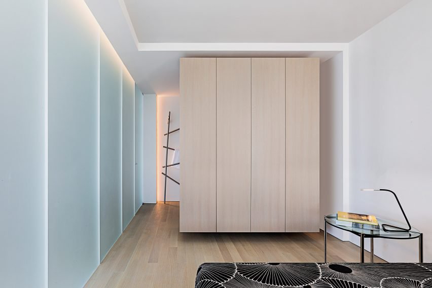 极简主义的湖滨公寓装修-用克制的调色板展示的建筑观,打开了最大限度空间布局和直接的视觉---酷图编号1191834