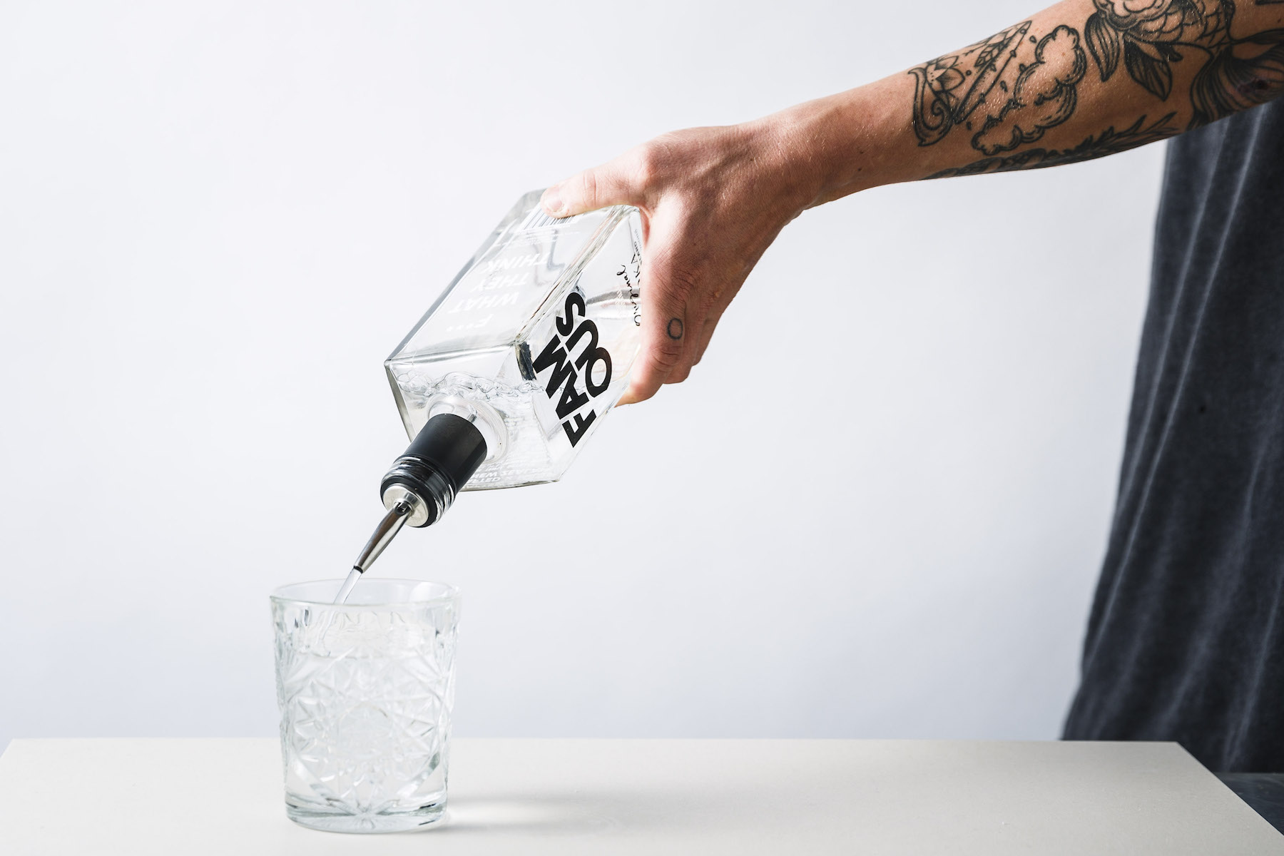 新西兰Famous Vodka-伏特加酒-用诗意来讲述他们的历史---酷图编号8