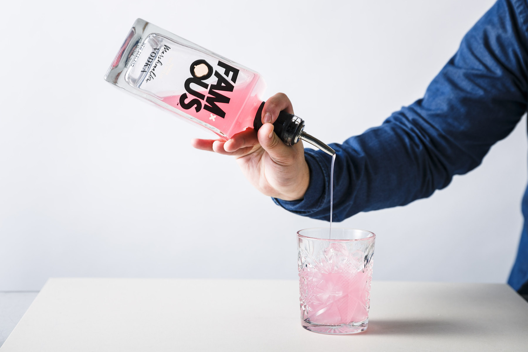 新西兰Famous Vodka-伏特加酒-用诗意来讲述他们的历史---酷图编号5