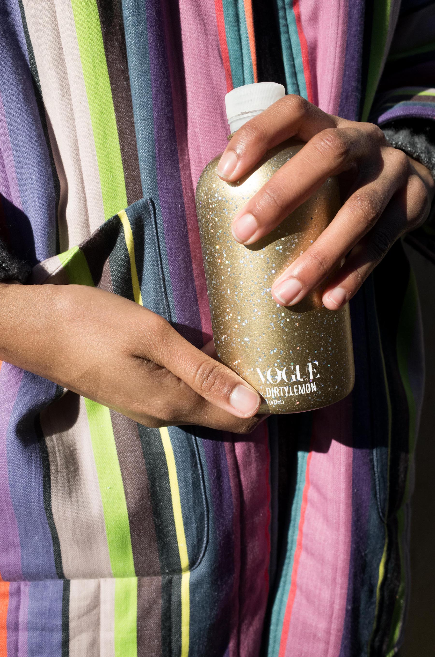 华丽“肮脏”闪闪发光的功能性柠檬饮料---酷图编号7