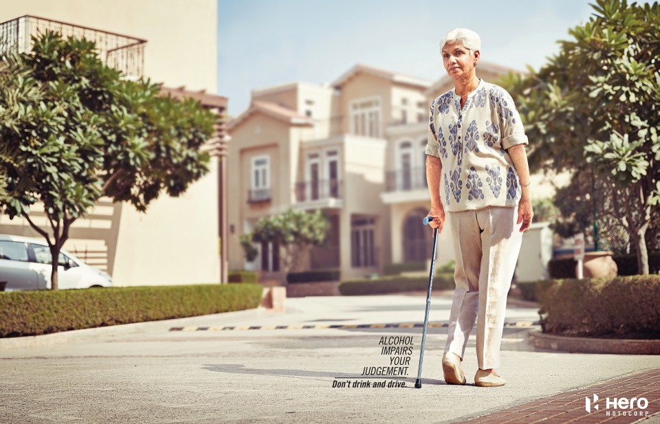 酒精损害你的判断力,严禁酒后开车-Hero Motocorp公益平面广告---酷图编号2