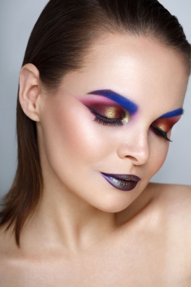 OLGA BLIK-完美眼线睫毛化妆人像