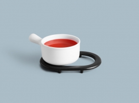 可以移动的OTHR茶杯支架设计-采用3D印刷，无光泽黑色瓷器制成，灵感来自于高速公路系统的循环形态和交通运输的基础设施