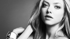 高清晰阿曼达弗里德黑白质感照片壁纸