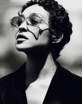 鲁丝・内伽-天鹅绒的温柔-The Edit杂志