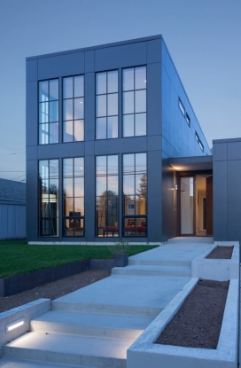 一个预算紧凑的地方-融合了古典与现代的西雅图家庭房屋建筑设计