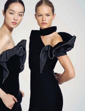 安娜尔斯和孙菲菲时尚中国2017年9月的封面故事-普拉达2017秋季系列