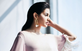 高清晰印度艾米拉・达斯特美女壁纸