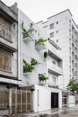 DANstudio将“绿色阳台”添加到河内联排别墅门面