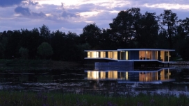 法国湖畔全高度琉璃墙别墅房屋