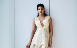 美诱丰满的艾米拉・达斯特