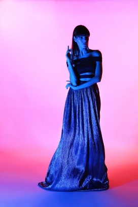 高清晰连衣裙美女壁纸