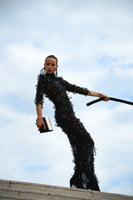 艾伦的眼睛-LOFFICIEL瑞士2017年10月-克罗地亚美女Meri Gulin展现了优雅的秋季风格