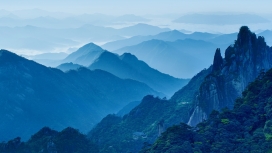 高清晰蓝色背景山脉壁纸