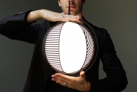 Oblure橄榄球网状灯-由四个可移动的金属色调，左右旋转，相互重叠创造不，可以产生同的视觉模式。