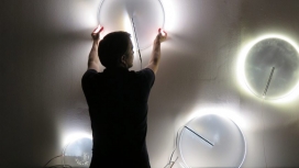 Stefan Diez创造了“看似无形的光源天体”玻璃灯系列
