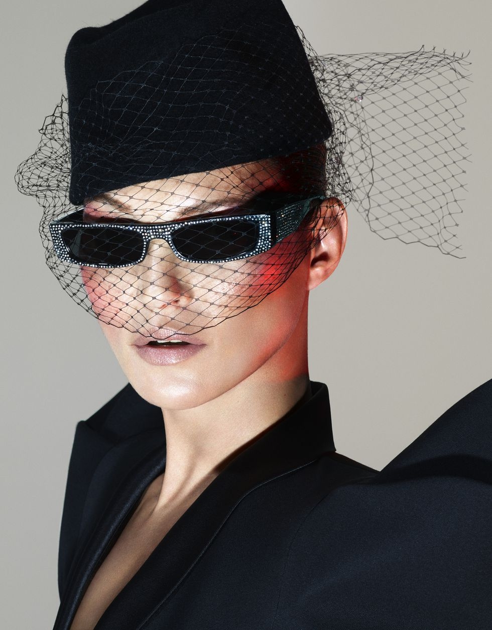 前线大胆,施华洛世奇墨镜-凯特・莫斯图片