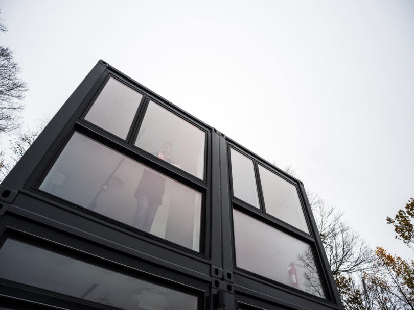 4个集装箱组成的巴德学院课堂教室-并获得10万美元的资助。 由于资源有限,他们探索堆放两对预算友好的集装箱,形成960平方英尺的巴德媒体实验室---酷图编号1195745