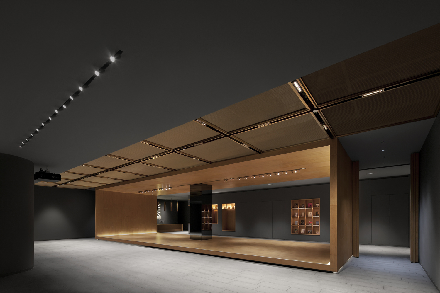 美学上,艺舍的设计追求一种含蓄的东方美学。诧寂(wabi sabi) 是源于禅学的一种美学追求和生活状态,幽冥之光和不完美的状态,给了生命更大的空间去思考和填充。“去掉比添加更难,我们有时候不肯舍弃的不是物质本身,而是物质在我们心中永远不能被满足的欲望。艺舍的设计中,我想用一种空无的状态去设计,留出更多的空间给可能和想象