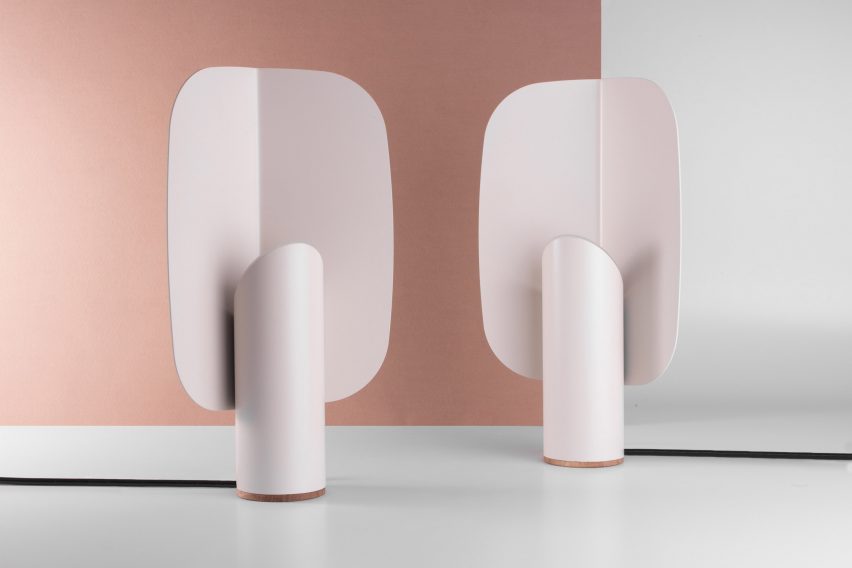 折叠面板灯-采用菱形镜,折叠在中间,它的光源点在折痕的金属片上,提供环境辉光---酷图编号1197470