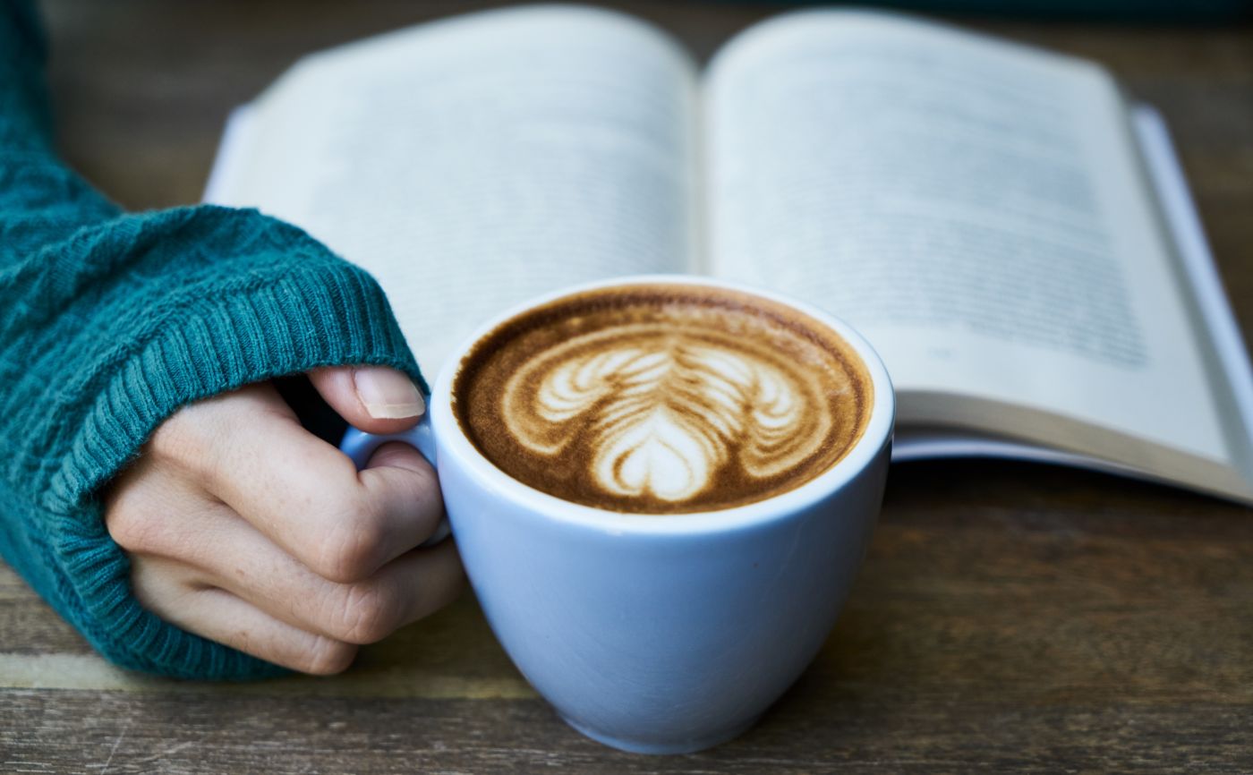 休闲的心形咖啡下午茶时刻图片