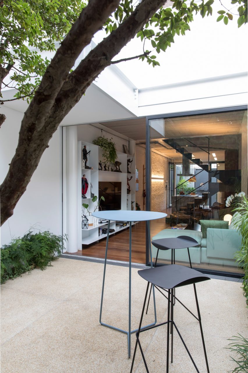 EstúdioBRA为圣保罗的年轻夫妇创造了苗条的城市家园住宅---酷图编号8