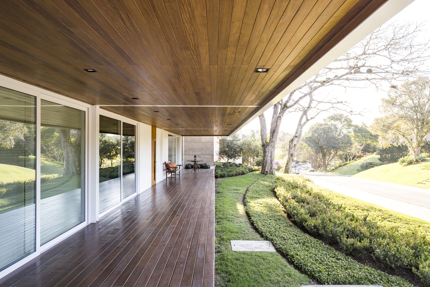 巴西木材与钢架混搭构建的阳光花园别墅---酷图编号33