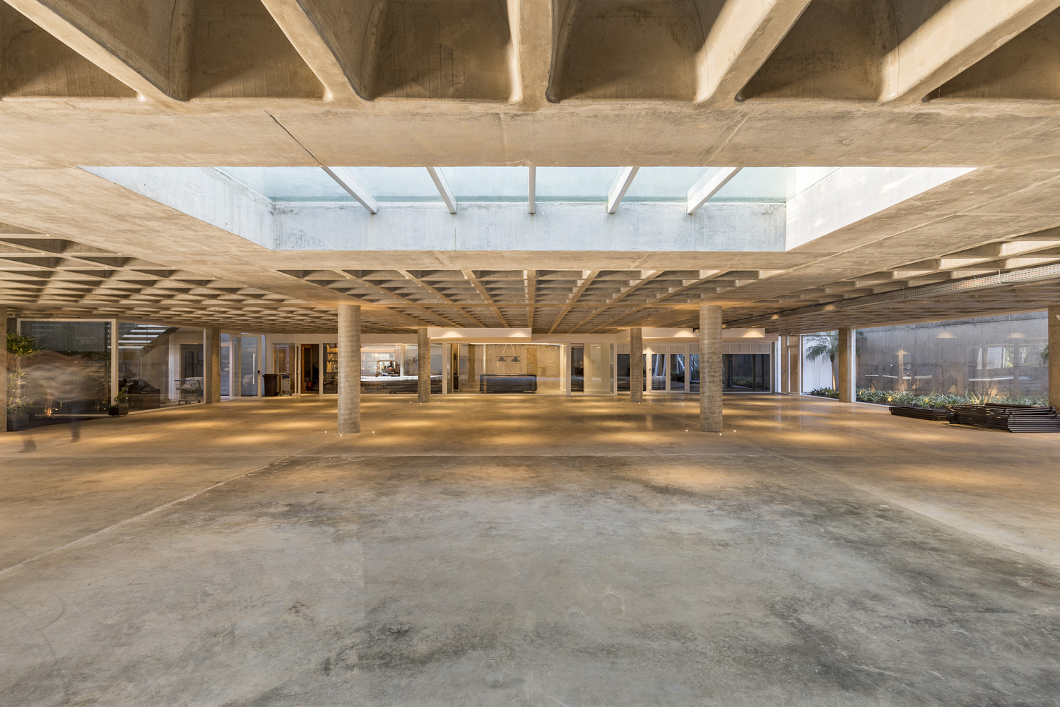 巴西木材与钢架混搭构建的阳光花园别墅---酷图编号25