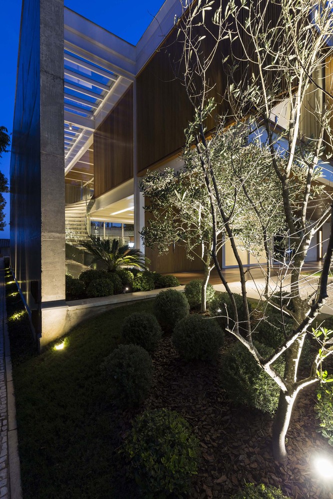 巴西木材与钢架混搭构建的阳光花园别墅---酷图编号21