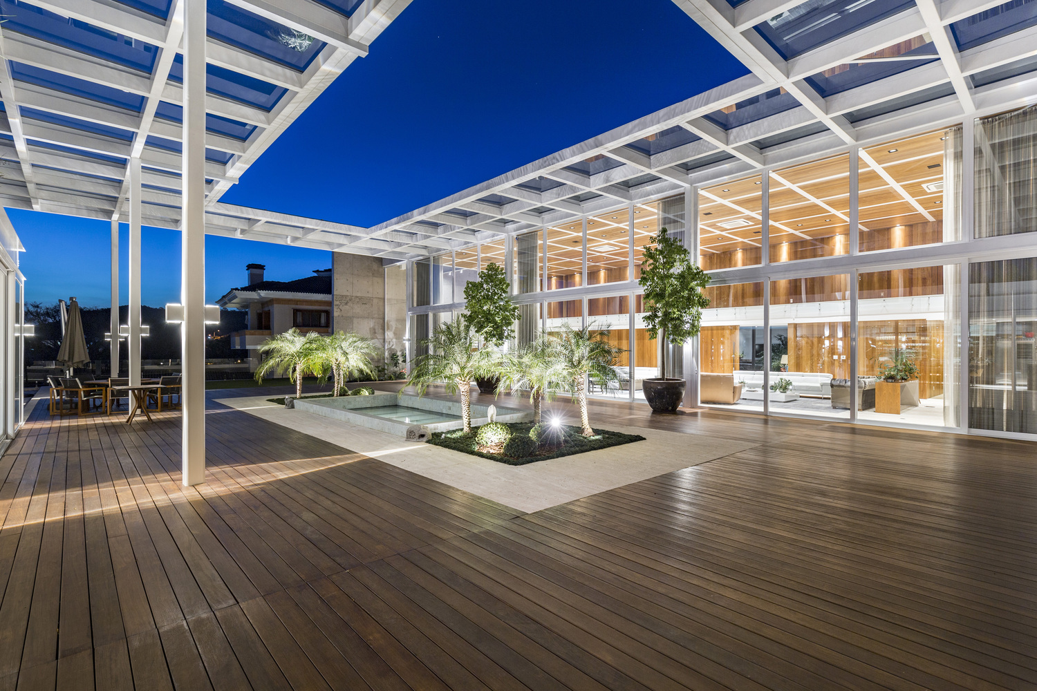 巴西木材与钢架混搭构建的阳光花园别墅---酷图编号3