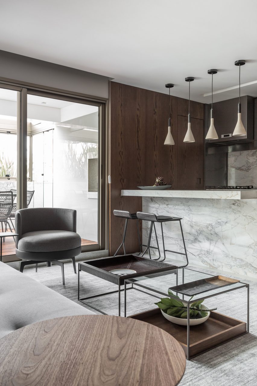 对比苍白大理石的巴西公寓---酷图编号1