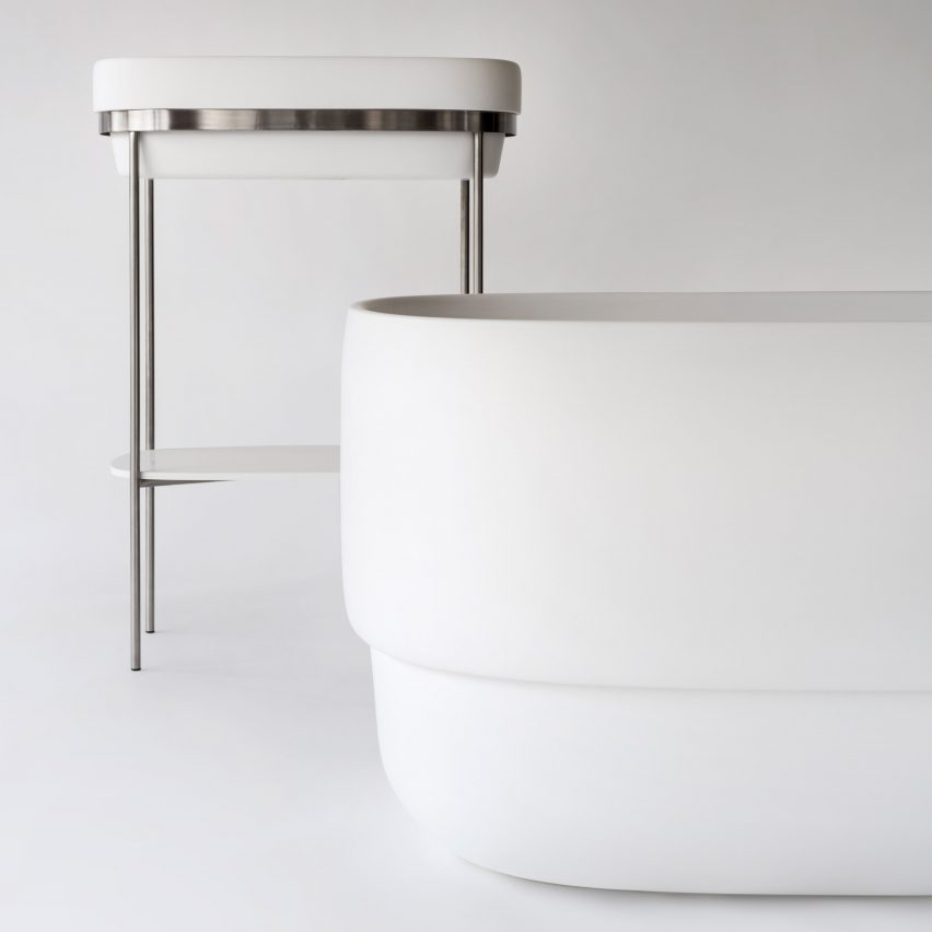 来自Ex.T的另一项新推出的Ribbon系列产品具有浴缸和水槽控制台,均采用分层形式。 由德国设计师塞巴斯蒂安赫克纳创作,产品由金属和大理石细节补充。