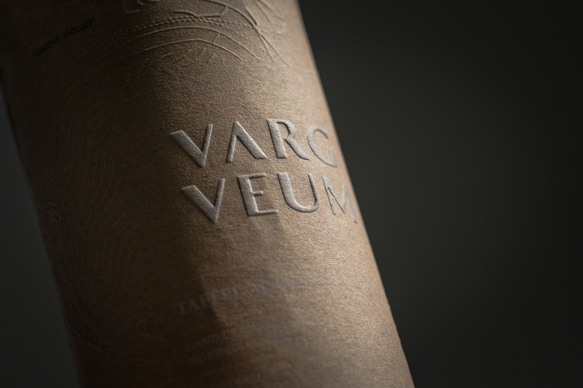 Varg Veum Aquavit - 品牌/视觉形象-一款造型优雅的瓶子,设计简单而现代---酷图编号14