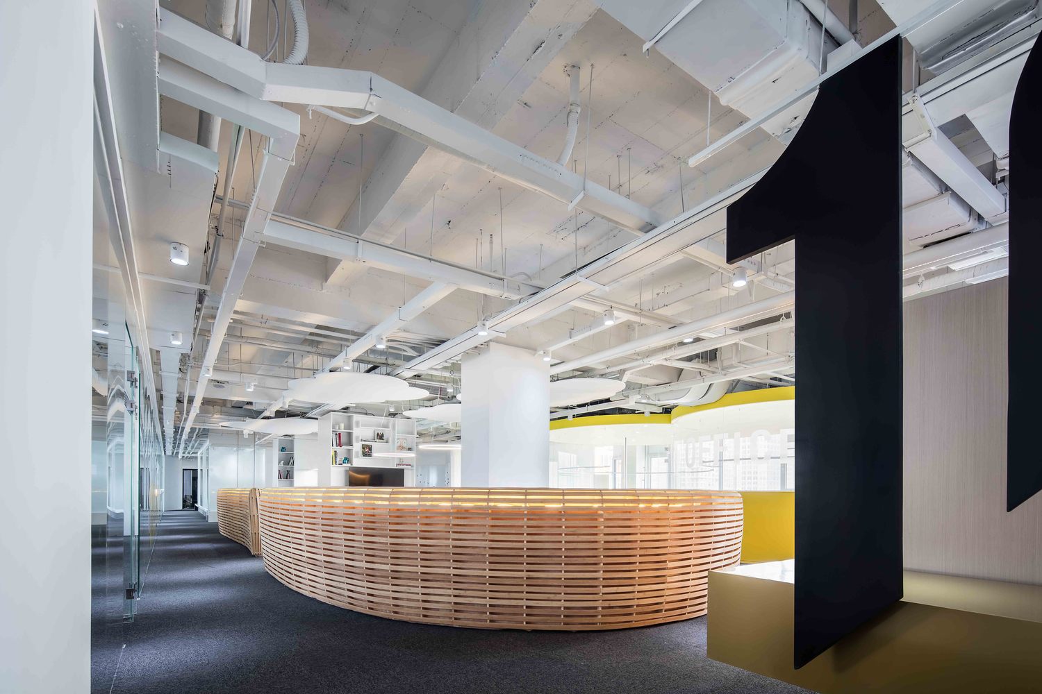 这也就是寸在做空间设计的时候不简单的是在设计一个看得见的漂亮空间,更重要的是我们在其背后做了更多的工作和更深的思考,也就是更新一些空间形式,这些形式会更适合当下,更适合业主,也更有活力更有成长性和可能性。