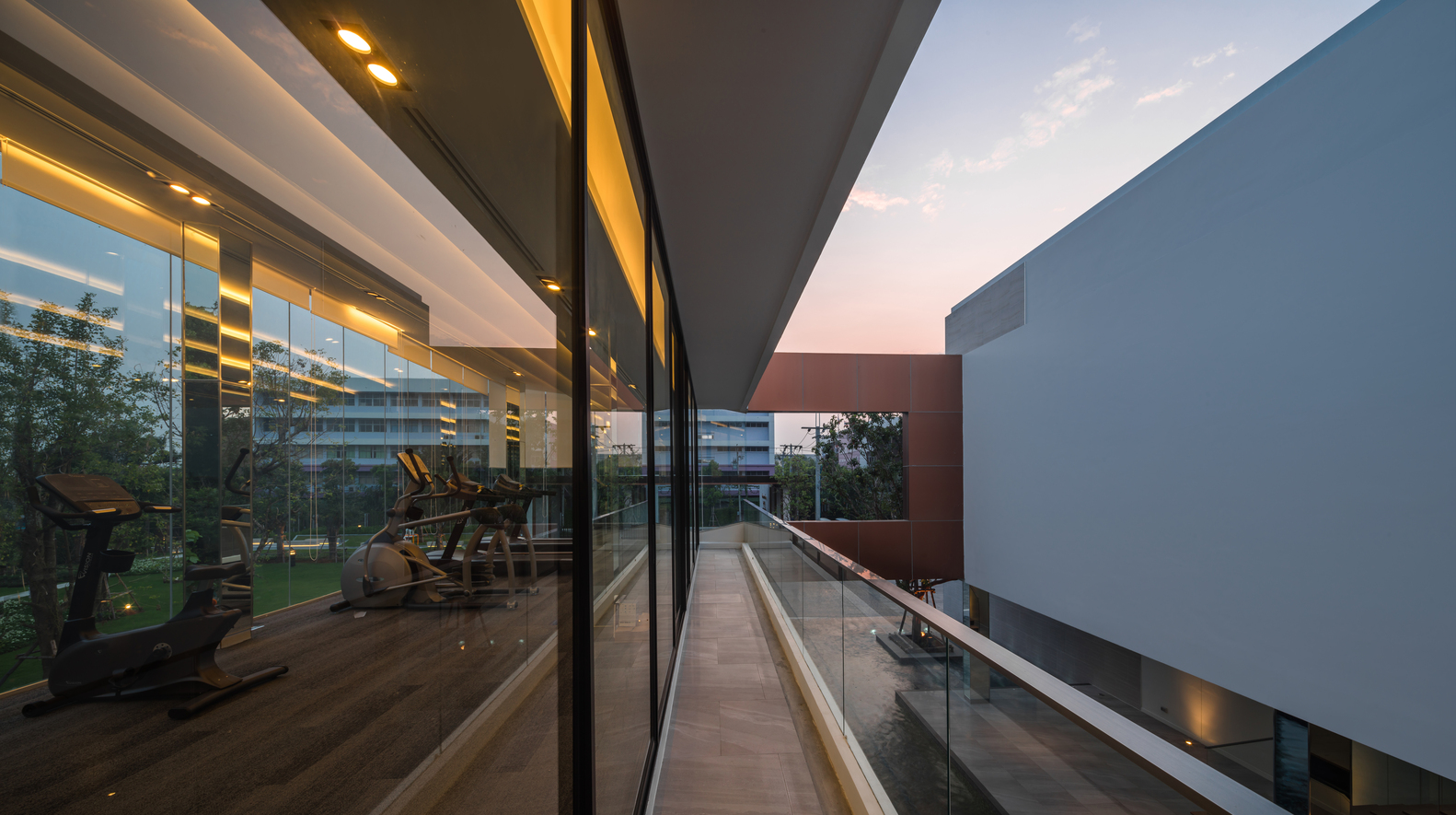 350平米底层架空绿色相通的曼谷现代住宅---酷图编号1206421