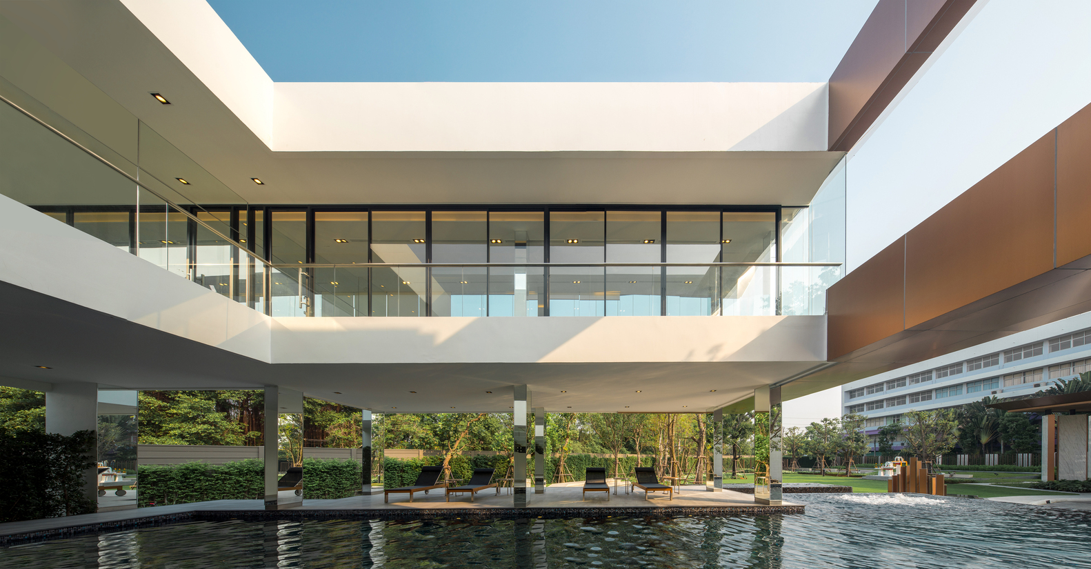 350平米底层架空绿色相通的曼谷现代住宅---酷图编号1206423