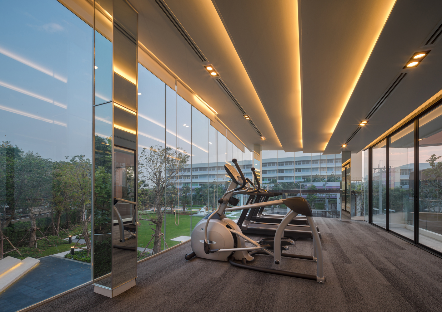 350平米底层架空绿色相通的曼谷现代住宅---酷图编号1206424