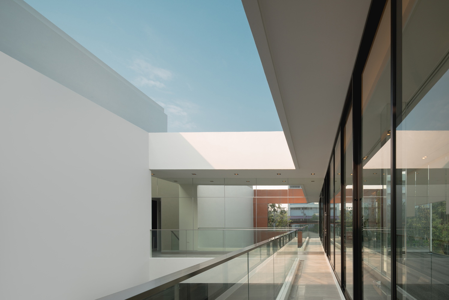 350平米底层架空绿色相通的曼谷现代住宅---酷图编号1206430