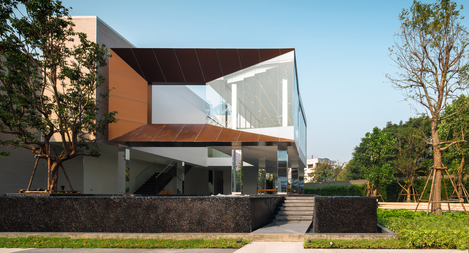 350平米底层架空绿色相通的曼谷现代住宅---酷图编号1206435