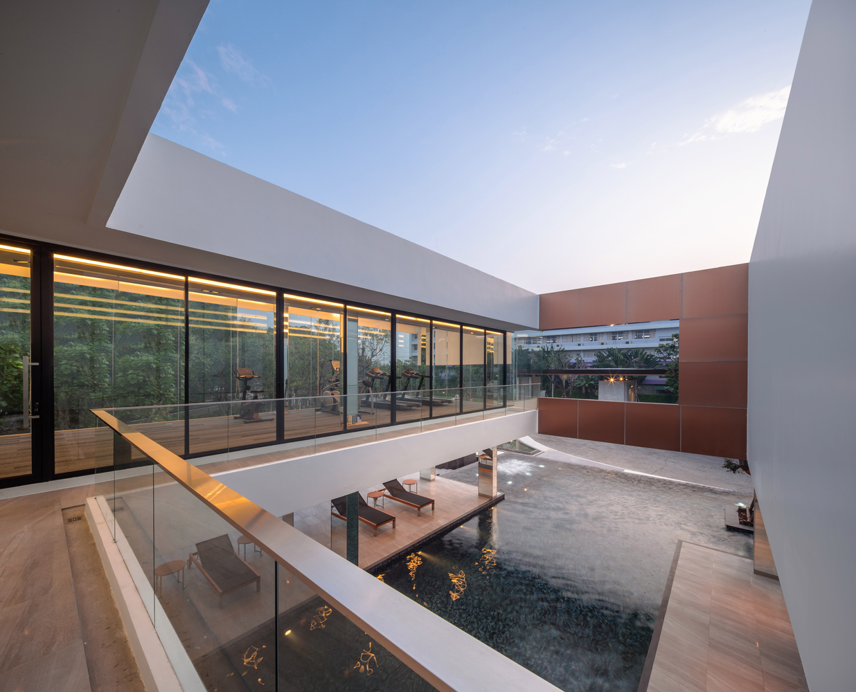 350平米底层架空绿色相通的曼谷现代住宅---酷图编号1206437