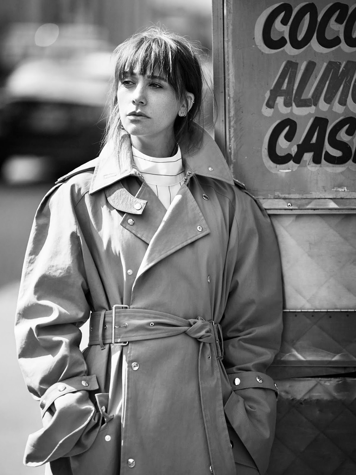 Porter杂志-琼斯穿着由Katie Mossman设计的剪裁男装,强大和令人陶醉---酷图编号5