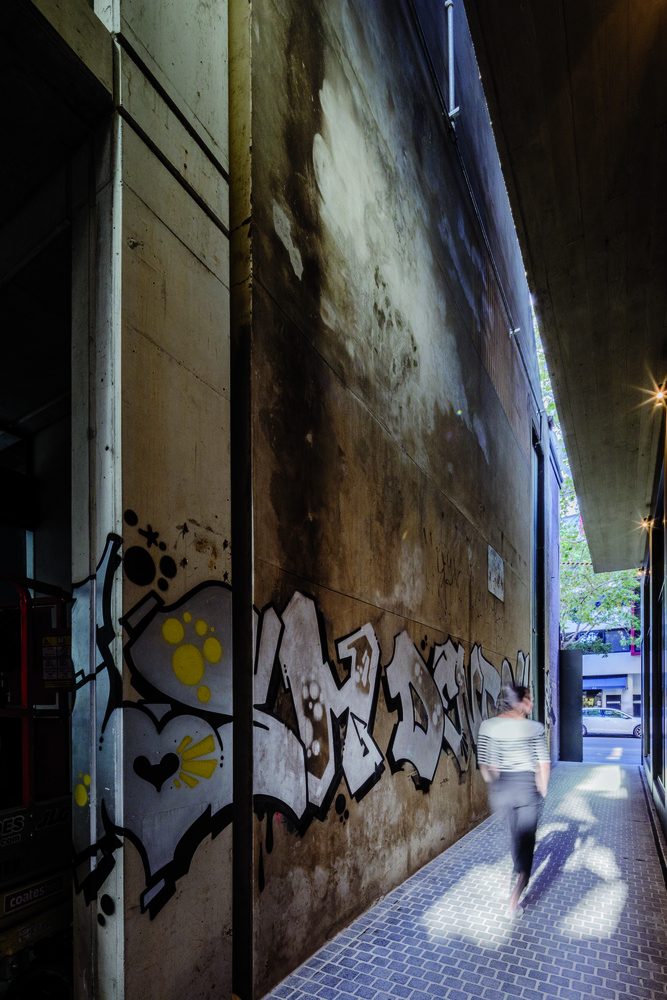 连接城市历史的混凝土景观阳台建筑---酷图编号1207400