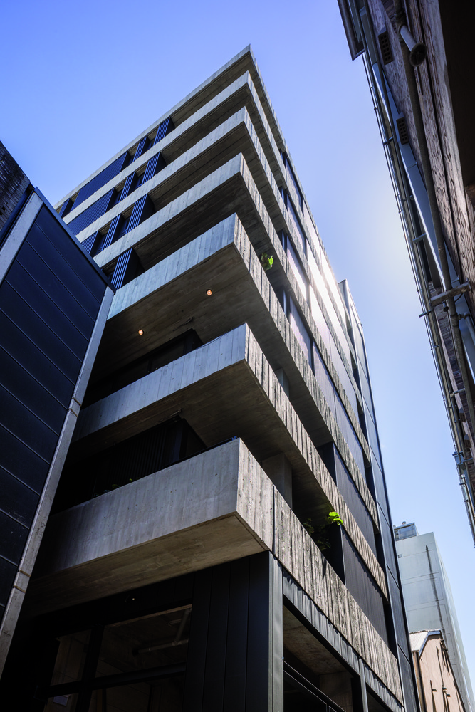 连接城市历史的混凝土景观阳台建筑---酷图编号1207421