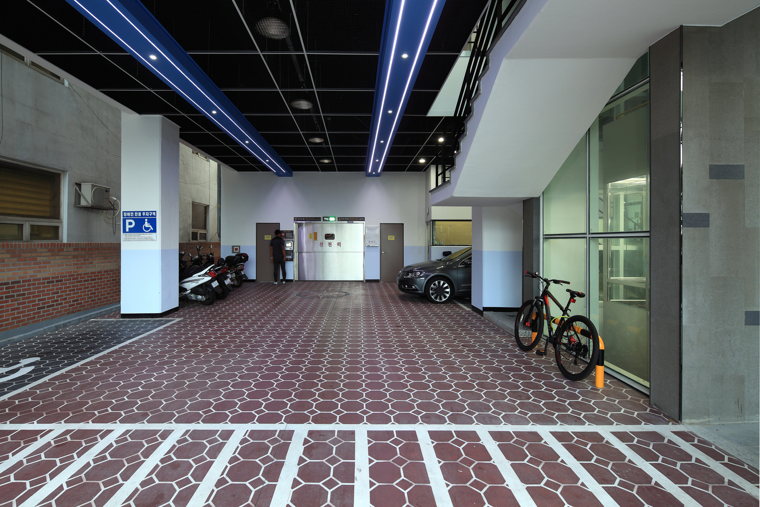 通往天空大海的韩国都市塔高楼---酷图编号1210292