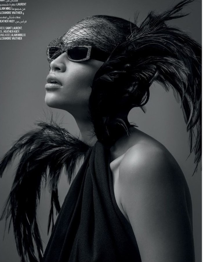 莎琳娜・莎克穿着Karl Simone为Vogue Arabia设计的奢华外观---酷图编号1