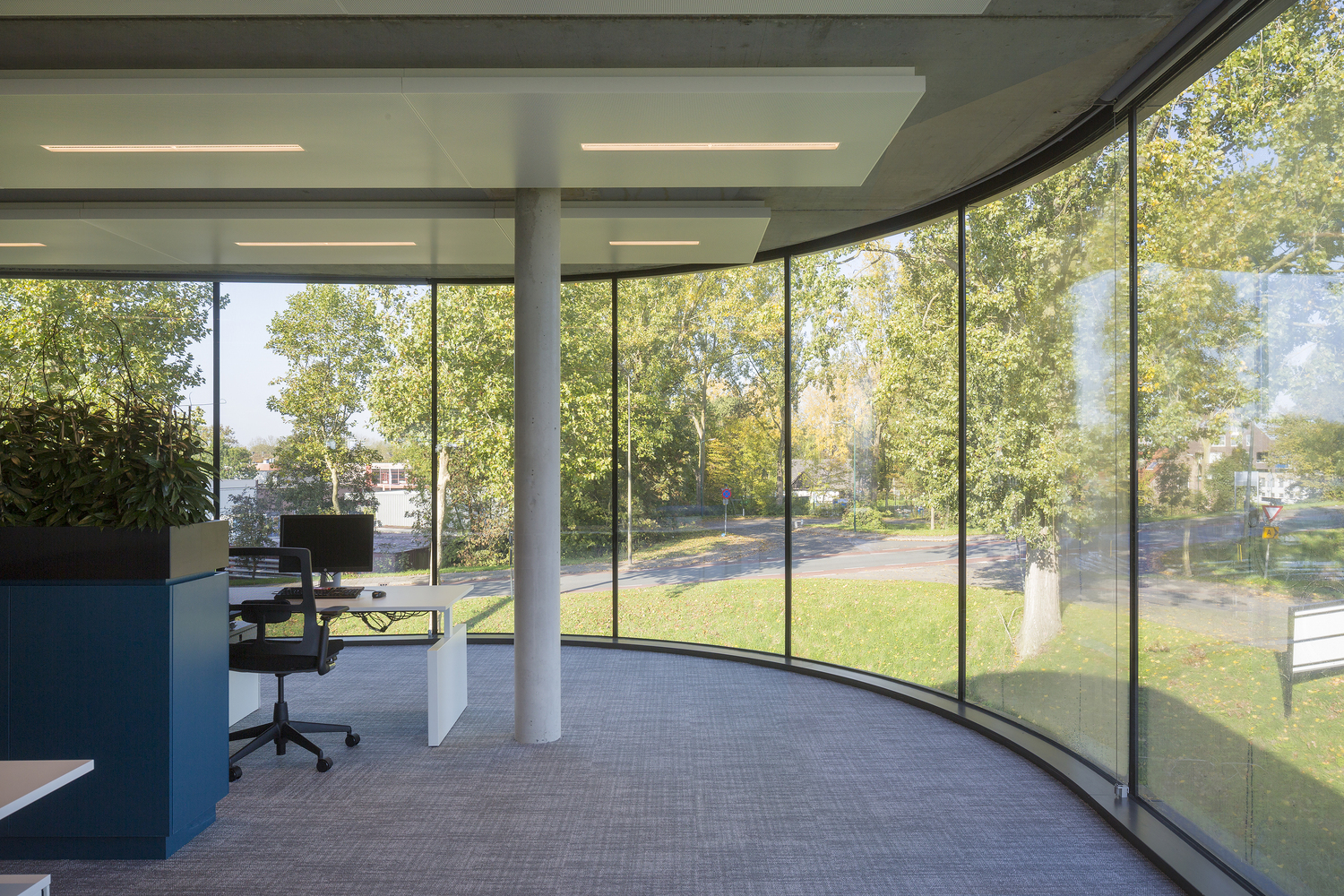 荷兰1600平米全玻璃曲面住宅---酷图编号5