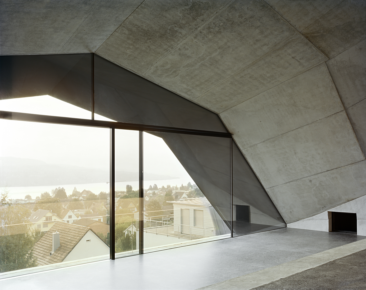 湖边玻璃黑屋---酷图编号1212259